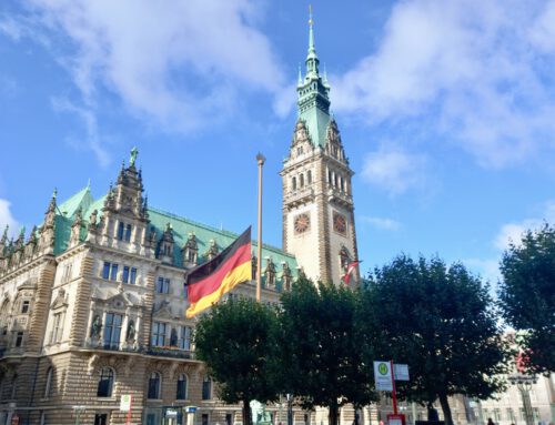 Straitjacket Paradise (16): In königstreuer Trauer
